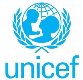 UNICEF podporuje stavbu škol z recyklovaných plastových cihel